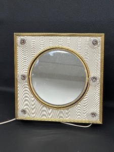 lot 52 image: Vintage Lighted Vanity Mirror - Made by Matson Fifth Avenue - Works