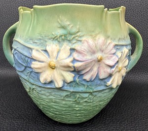 lot 67 image: Vintage Roseville Pottery Cosmos Green  Blue Vase - 649-5