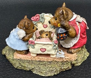 lot 149 image: Wee Forest Folk Bears - Just a Peek  BB-6 (1995)