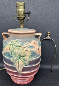 lot 25 image: Vintage Roseville Pottery Luffa Vase Lamp - Beautiful and Works