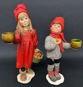 lot 95 image: Adorable Vintage Candy Designs - Young Children with Apples Poly Resin Figurines - Made in Norway