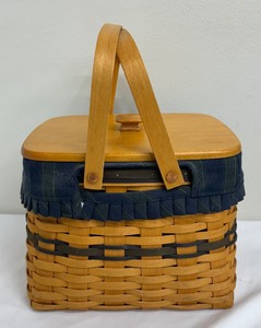 lot 171 image: Longaberger Collectors Club 1998 Harbor Basket