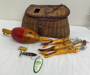 lot 122 image: Vintage Fishing Creel Basket with Lures and Decor