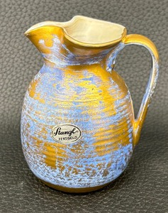 lot 66 image: Vintage Stangl Pottery Granada Gold Juice Pitcher  Stangl Pottery Creamer Pitcher with 22k Gold Accents