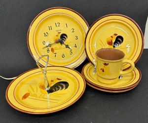 lot 148 image: Vintage Stangl Pottery Rooster Clock, Plates, Tidbit Tray and Cup