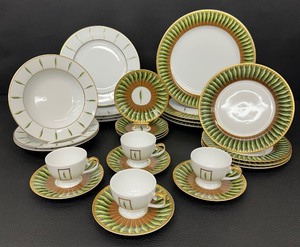 lot 87 image: Beautiful Philippe Deshoulieres - Jardin de Florence and Toscane Collection - Four Piece Place Setting