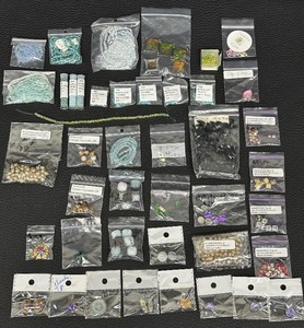 lot 49F image: Variety of Crafting Beads