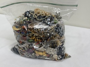 lot 24G image: Bits and BabblesFull Gallon Size Bag of Costume Jewelry Items