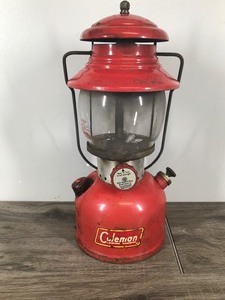 lot 305 image: Vintage Model 200A Coleman Lantern