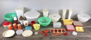 lot 311 image: Lot of Vintage Tupperware
