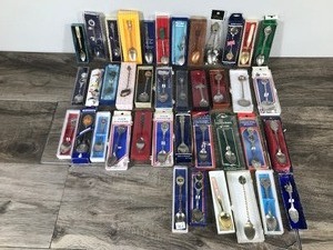 lot 316 image: Lot of 40 Collector Spoons
