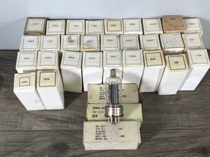 lot 320 image: 32 - Vintage Electronic Vacuum Tubes  - All in boxes