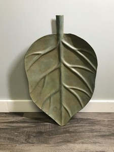 lot 337 image: Wall Decor Metal Wall Hanging Leaf