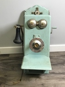 lot 338 image: Vintage Swedish American Telephone Co. Phone