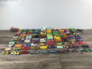 lot 345 image: Lot of 100 Die Cast Cars and More