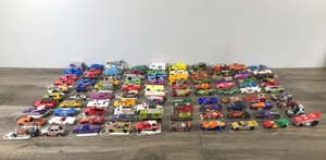 lot 350 image: Lot of 100 Die Cast Cars