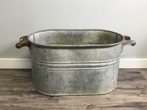 lot 355 image: Vintage Galvanized Washtub  Boiler