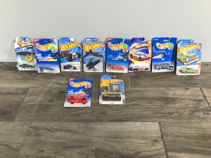 lot 359 image: Lot of 11 Hot Wheels Die Cast Cars all in Original Packages