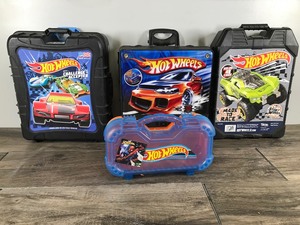 lot 363 image: 4 - Hot Wheels Car Cases