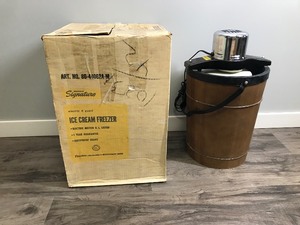 lot 383 image: Montgomery Ward Electric 6 Quart Ice Cream Freezer with Original Box