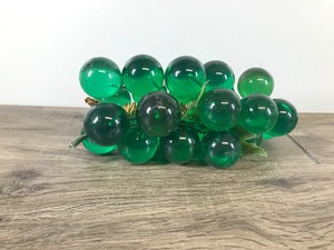 lot 388 image: Vintage Lucite Acrylic Green Grape Cluster Retro Mid Century Modern MCM 1960s