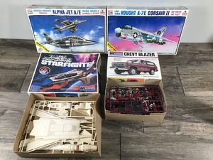 lot 393 image: 4 - Model Kits