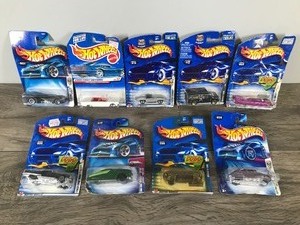 lot 395 image: 9 - Hot Wheels Die Cast Cars in Original Packages
