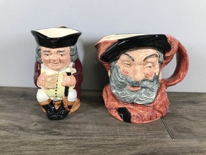lot 403 image: 2 - Collectible Toby Mugs