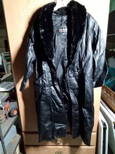 lot 27 image: Leather trench coat by Wilson 3