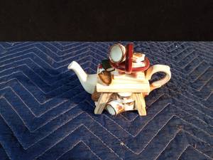 lot 45 image: Royal Albert Old Country Roses Garden bench teapot
