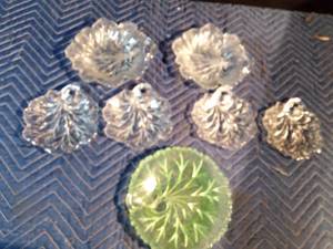 lot 50 image: 7 Vintage Indiana press glass pebble leaf dishes