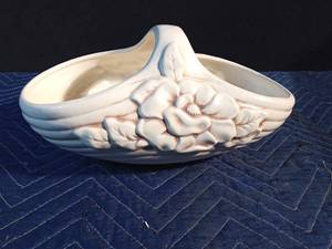 lot 52 image: 1946 Vintage Red Wing basket from Magnolia line - made in USA #1224