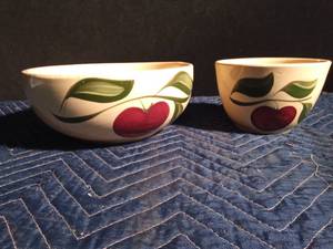 lot 53 image: 2 Opole Creamery ovenware USA 3 leaf apple bowls