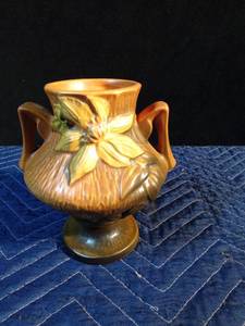 lot 57 image: Roseville multicolor Clematis Art Vase