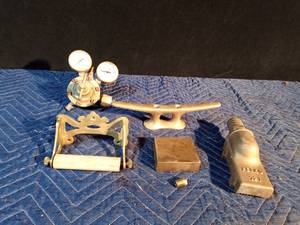 lot 74 image: Brass items