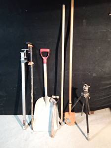 lot 82 image: 2 clamps, snow shovel, vintage shovel handle, tripod, garden shovel, broom handle