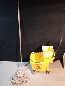 lot 86 image: Mop bucket and mop