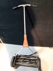 lot 89 image: Vintage Scotts push mower
