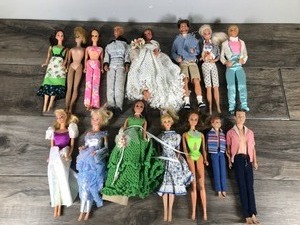 lot 412 image: Lot of 15 Collectible Barbie Dolls - Appear to be from 1960 to the 1990s 