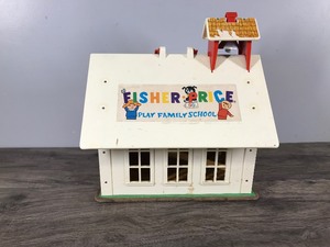lot 418 image: Vintage Fisher Price Play Family School House #923