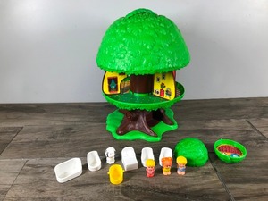 lot 420 image: Kenner General Mills 1975 Family Tree House Tree Tots With Accessories