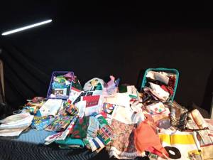 lot 245 image: Quilting pieces and project material with patterns