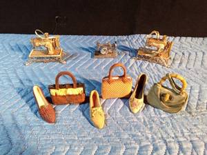 lot 219 image: Ceramic shoes and purses and 3 metal mini sewing machines