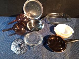 lot 188 image: Visionware pots, Pyrex, Anchor Hocking and more