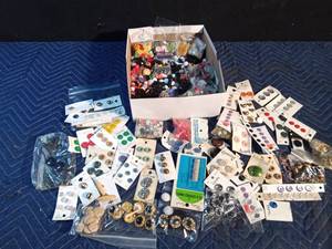 lot 184 image: Box of buttons