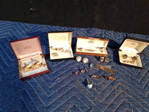 lot 171 image: Mens tie tacks, tie clips and cuff links