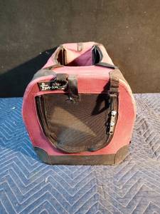 lot 142 image: Cloth Pet carrier