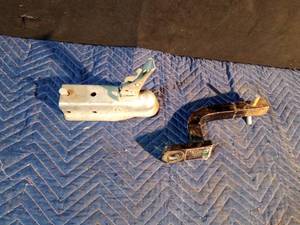 lot 143 image: Trailer hitch and ball hitch
