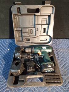 lot 111 image: 12V Black Decker drill with charger and battery in case