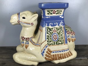 lot 21 image: Large Camel Statue - Does have cracks and chips at the top - see pictures